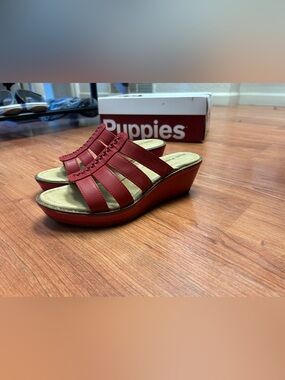 hush puppies women’s ROUX slide wedge red sandals  Sz 7.5 Medium